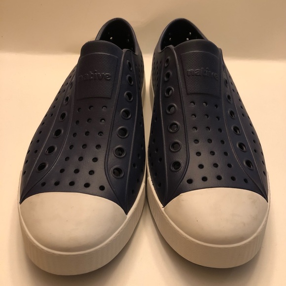 Native Lightweight Navy Shoes, Size 10 women’s, size 8 men’s